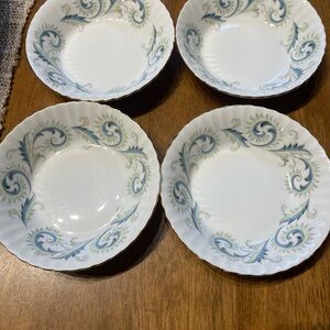 Vintage Royal Standard Garland nine chine. Set of 4 small bowls. 5.5” excel cond
